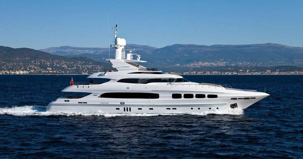 MANIFIQ MOTOR YACHT CHARTER Main